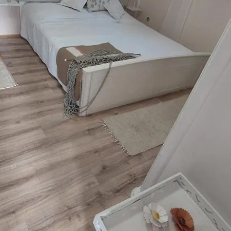 Ferenc Apartment *